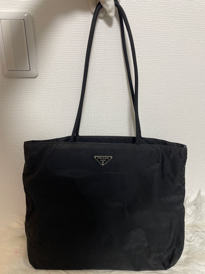 Prada Black Tote Bags A-16511