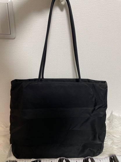Prada Black Tote Bags A-16511