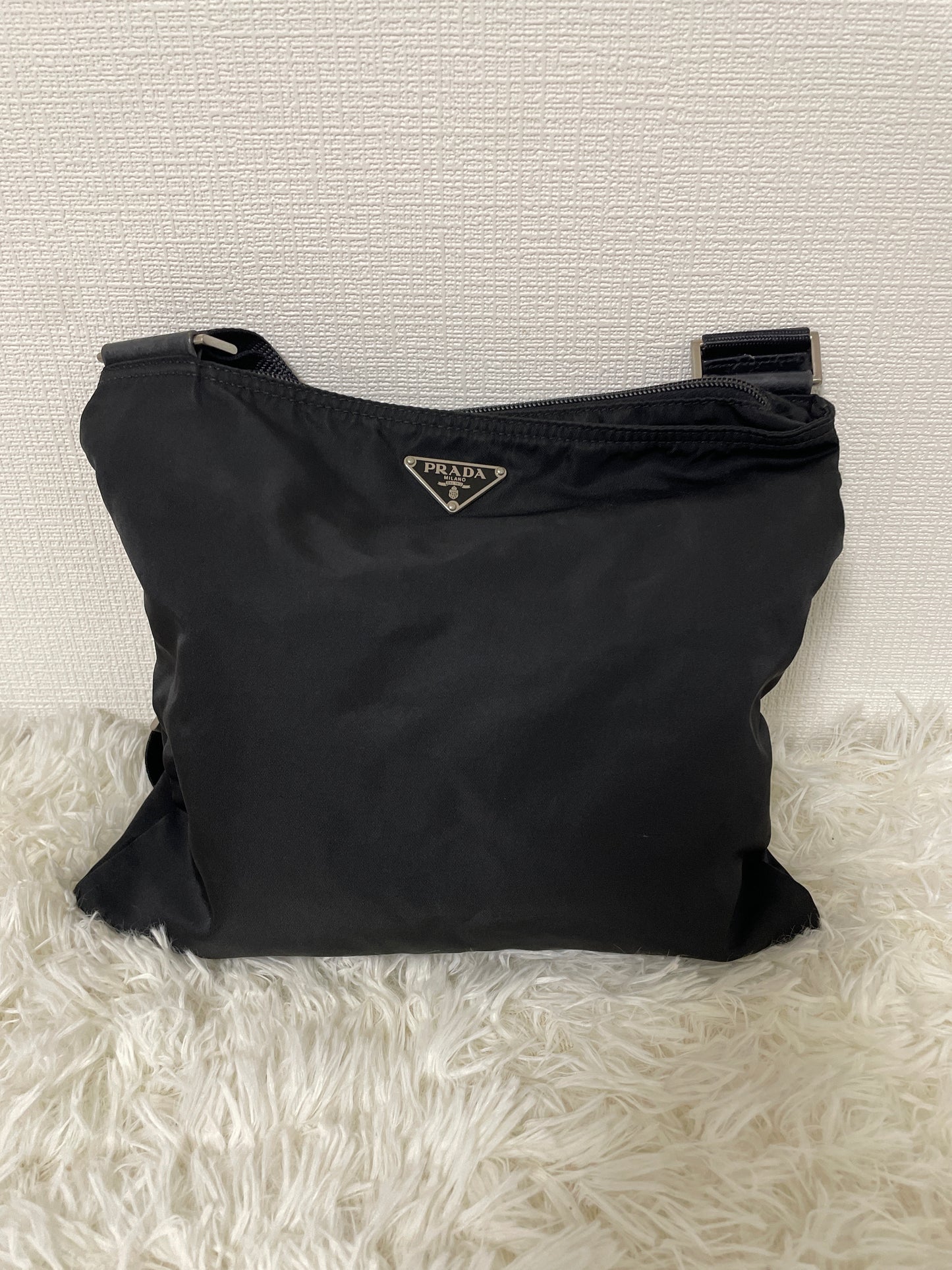 Prada Black Shoulder Bags A-16513