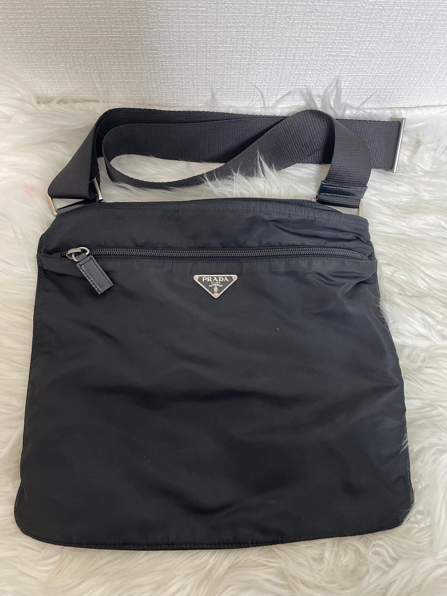 Prada Black Shoulder Bags A-16515