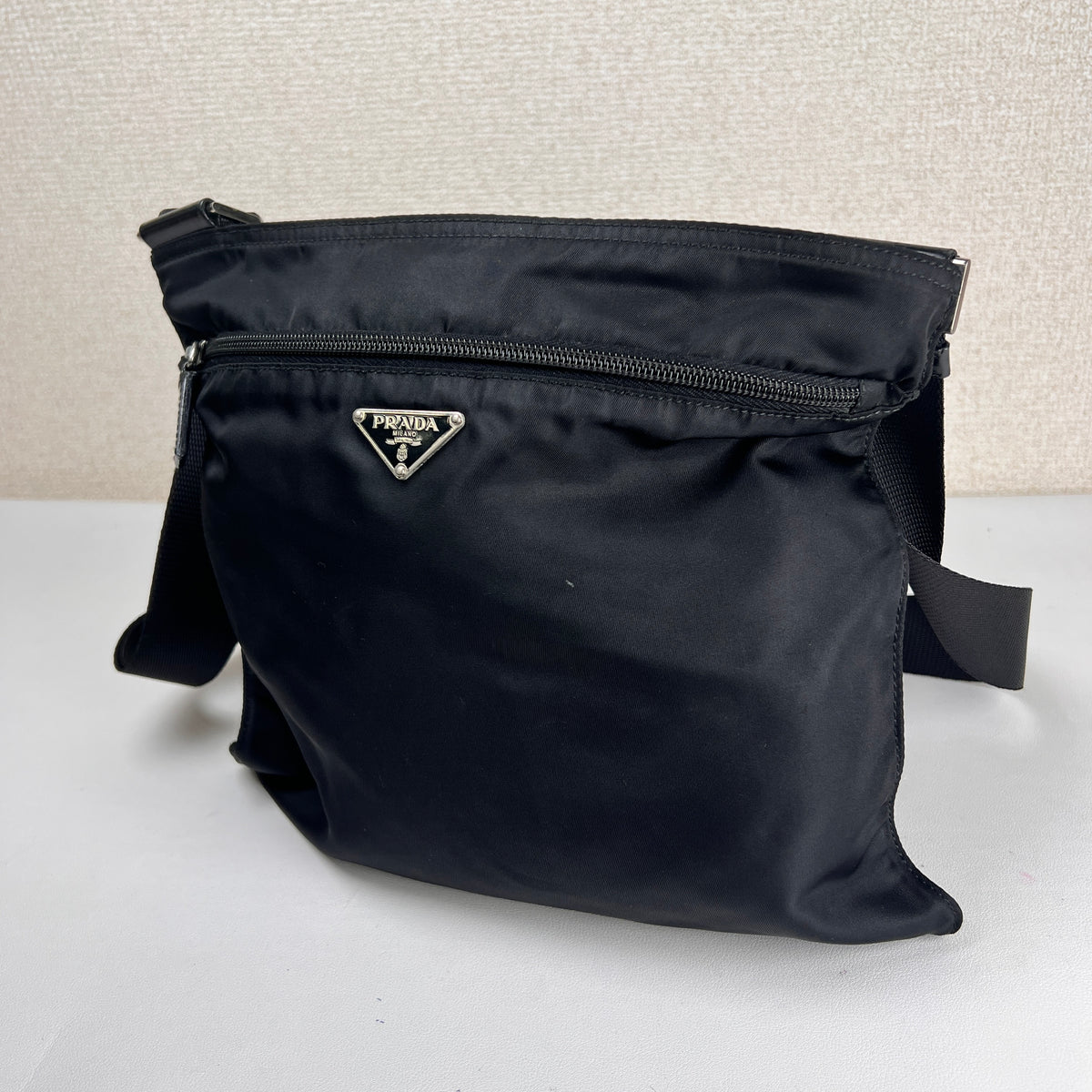 Prada Black Shoulder Bags A-16515