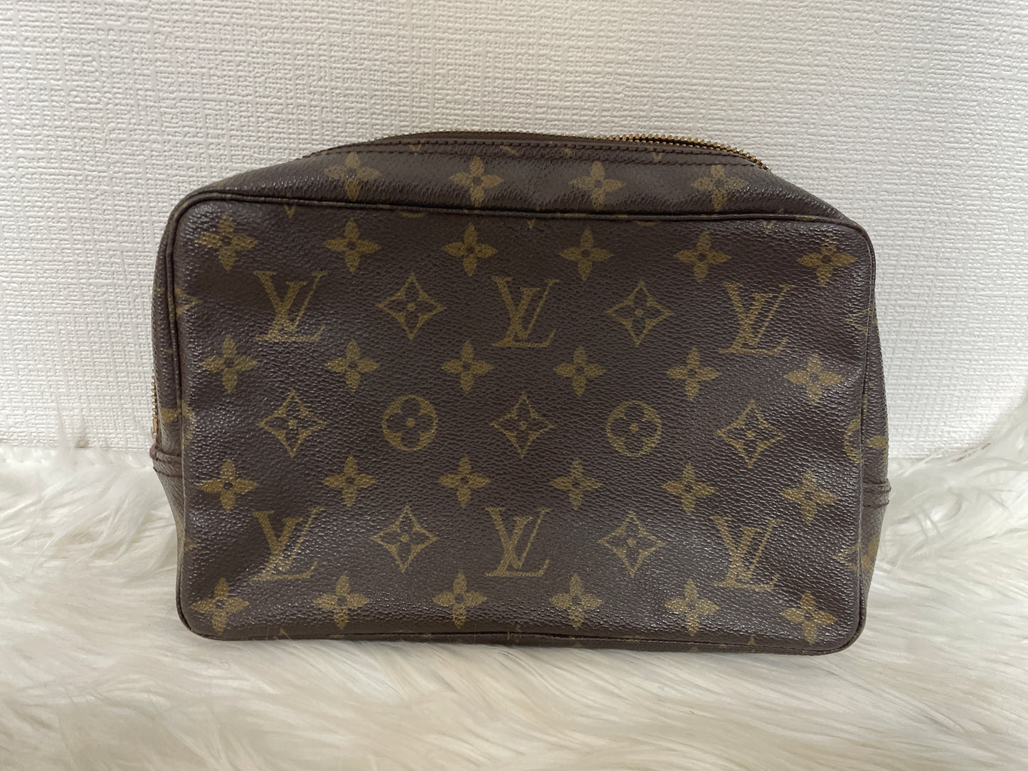 Louis Vuitton Brown Pouches A-16519