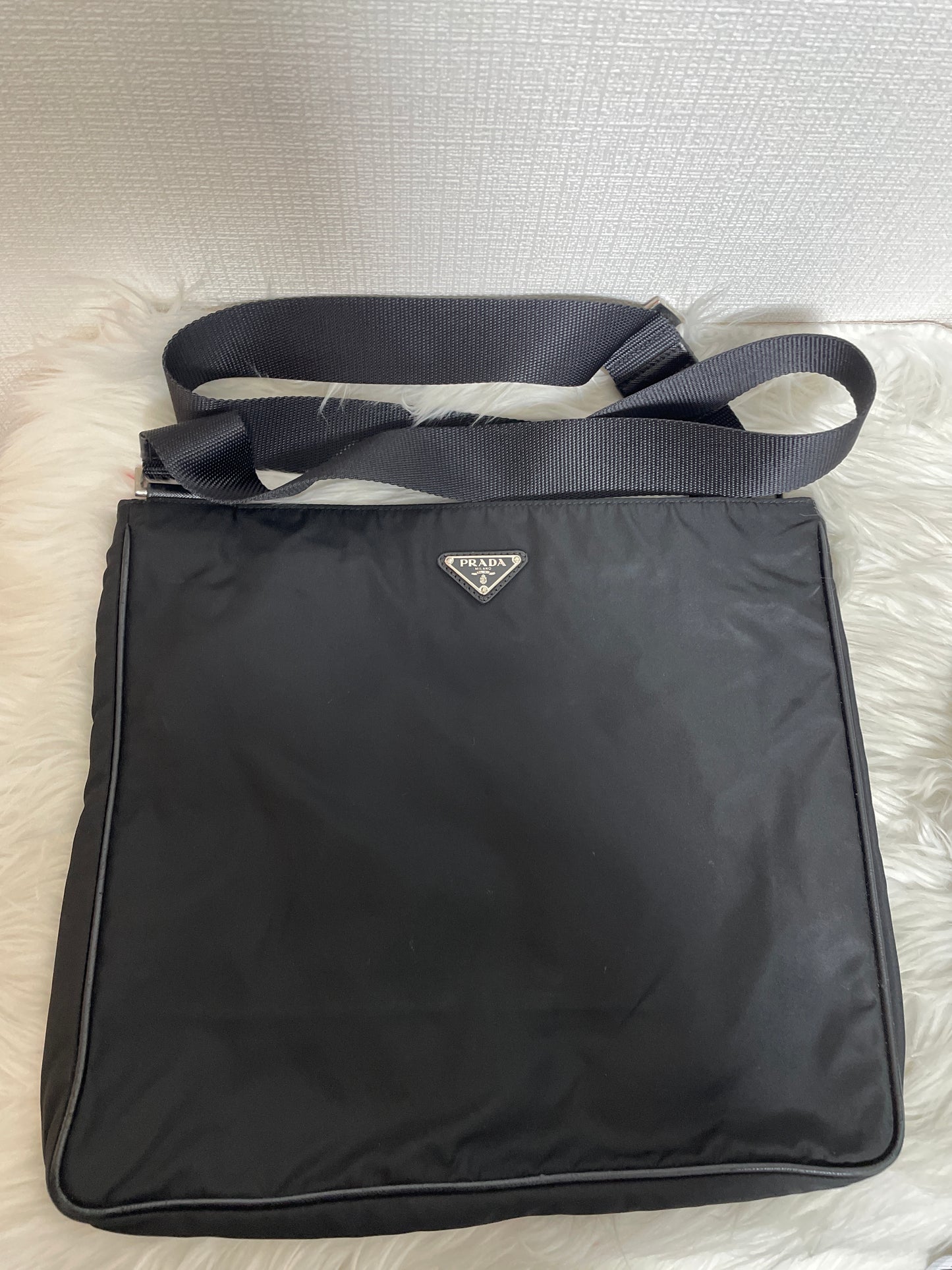 Prada Black Shoulder Bags A-16528