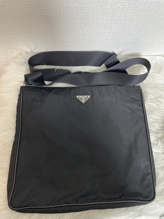 Prada Black Shoulder Bags A-16528