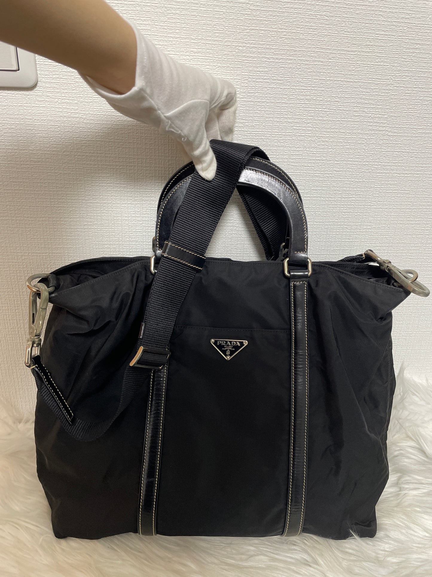 Prada Black Tote Bags A-16549
