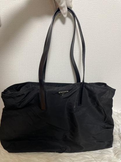 Prada Black Tote Bags A-16550