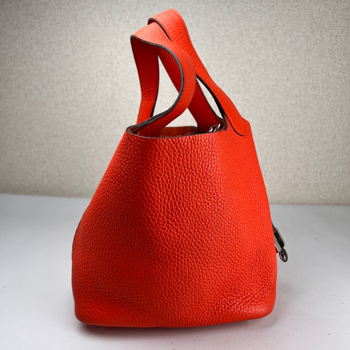 Hermes Orange Shoulder Bags A-16589
