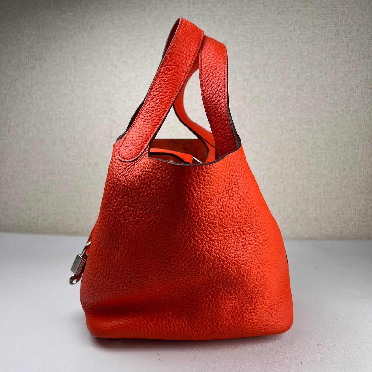 Hermes Orange Shoulder Bags A-16589