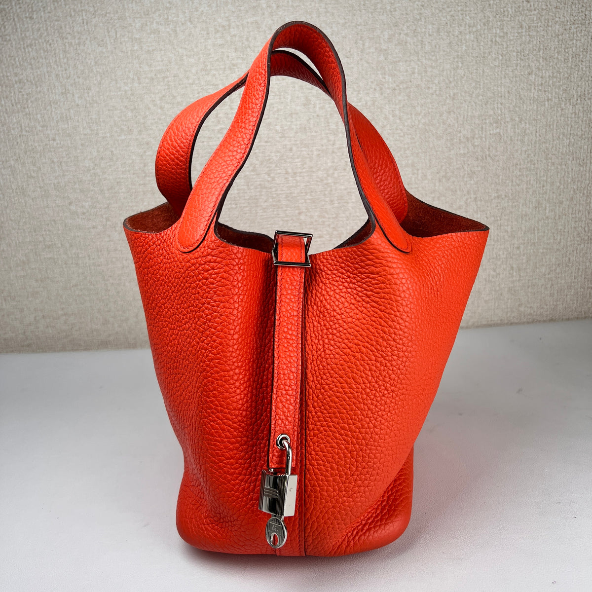 Hermes Orange Shoulder Bags A-16589