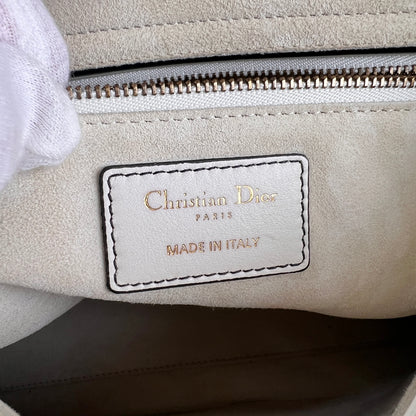 Dior White Shoulder Bags A-16591