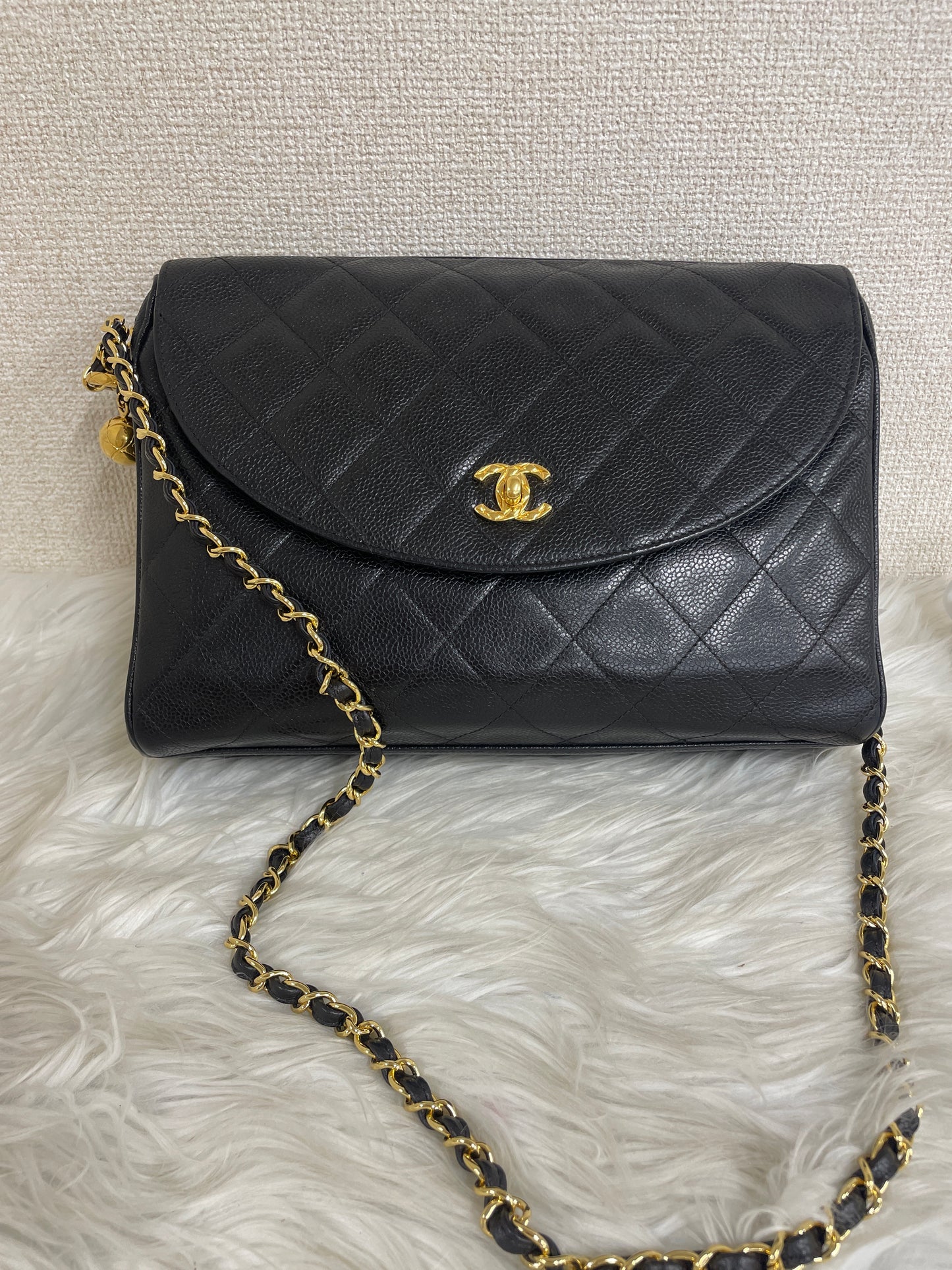 Chanel Black Shoulder Bags A-16603