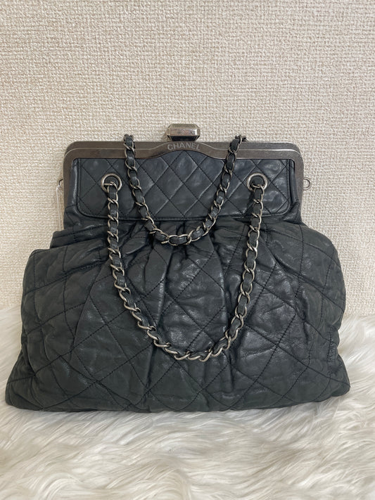 Chanel Navy Shoulder Bags A-16605