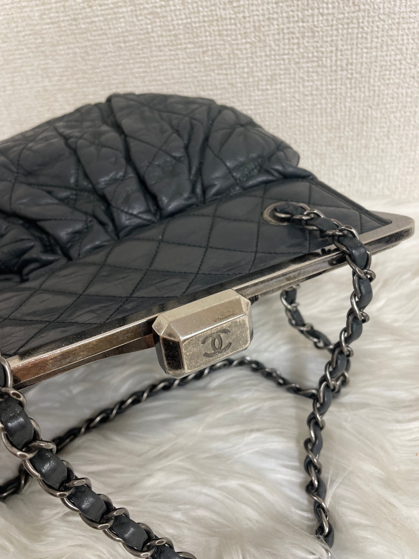 Chanel Navy Shoulder Bags A-16605