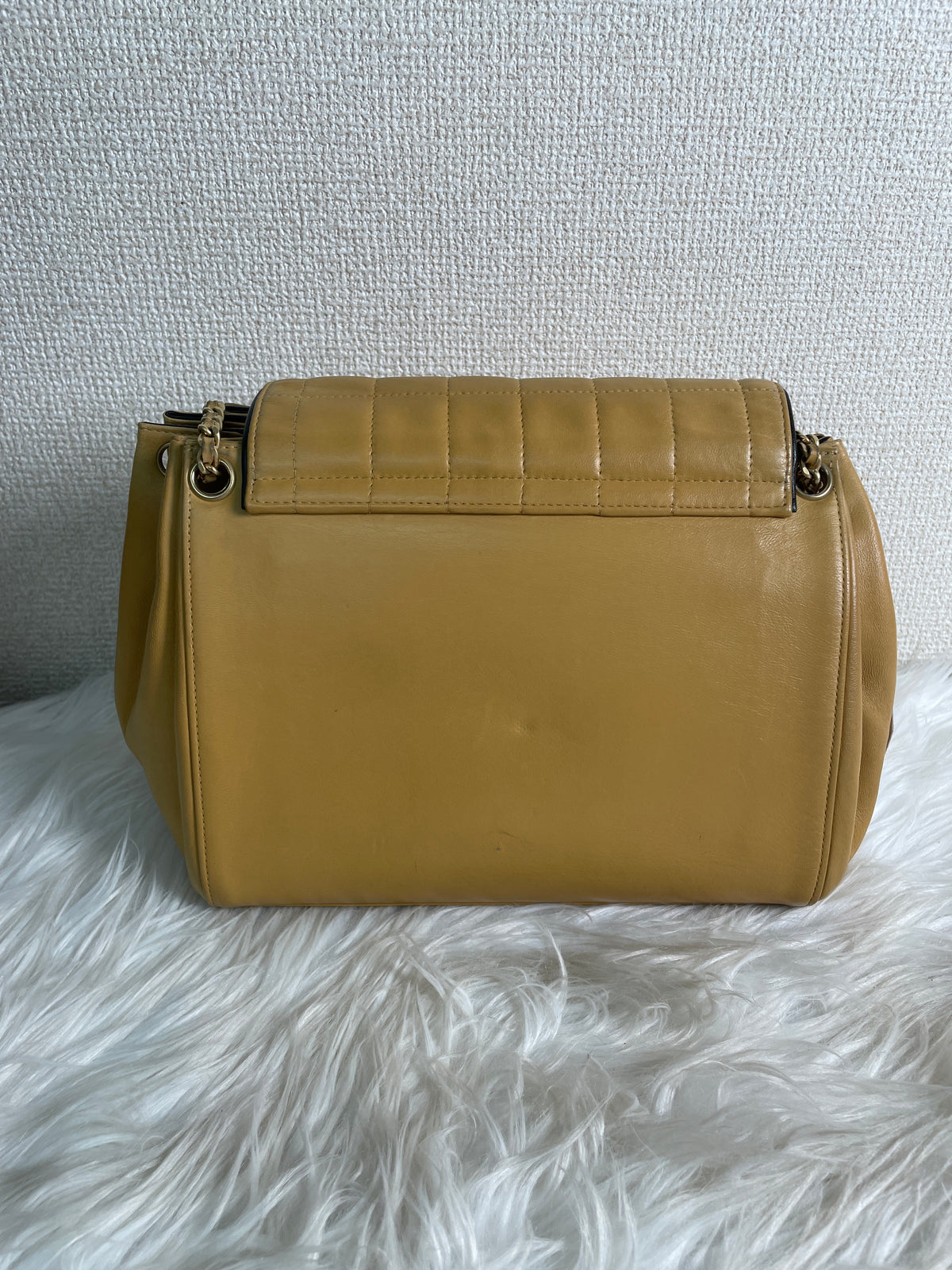 Chanel Beige Shoulder Bags A-16606