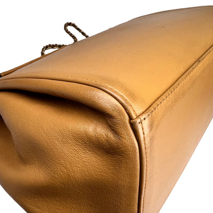 Chanel Beige Shoulder Bags A-16606