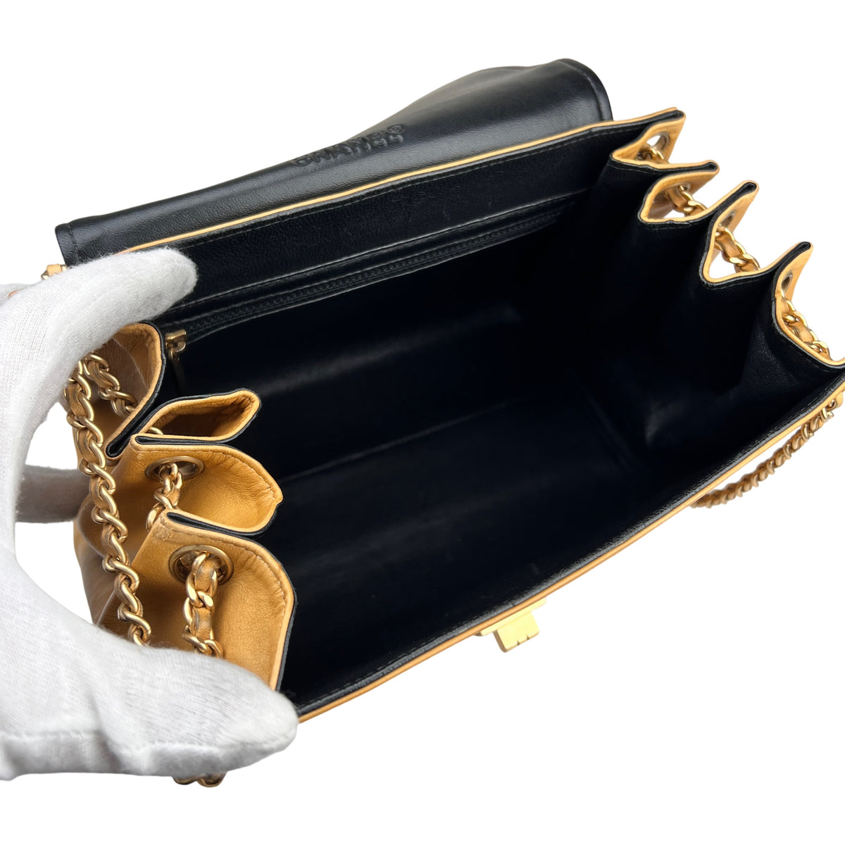 Chanel Beige Shoulder Bags A-16606
