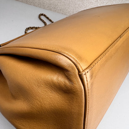 Chanel Beige Shoulder Bags A-16606
