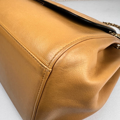 Chanel Beige Shoulder Bags A-16606