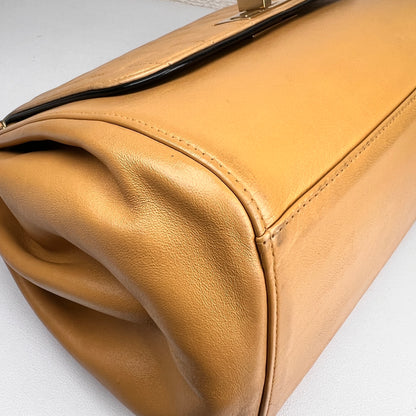 Chanel Beige Shoulder Bags A-16606