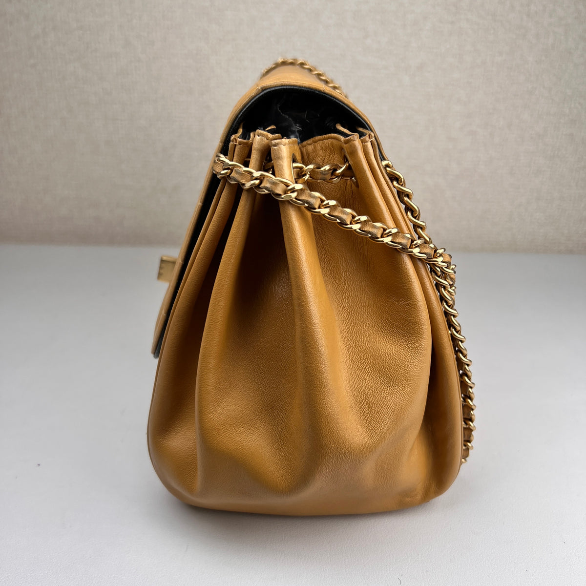 Chanel Beige Shoulder Bags A-16606