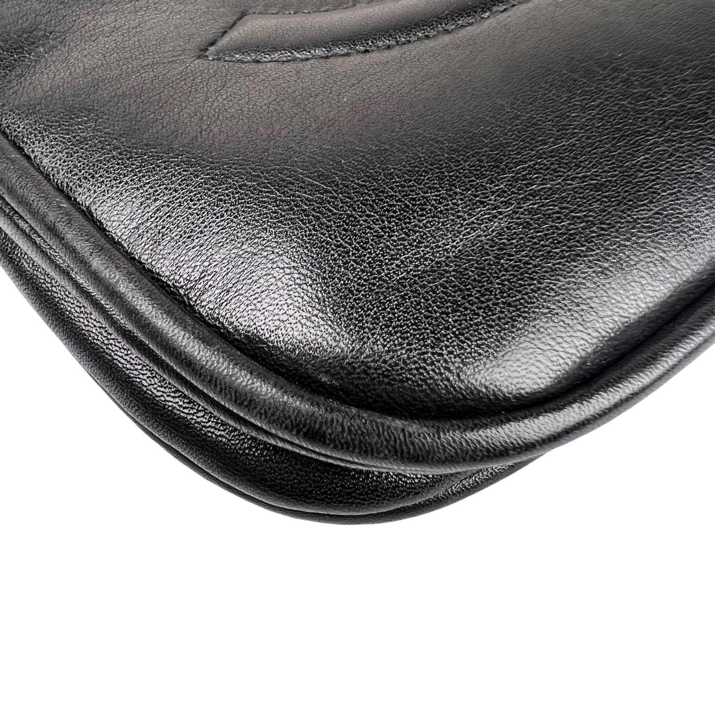 Chanel Black Shoulder Bags A-16609