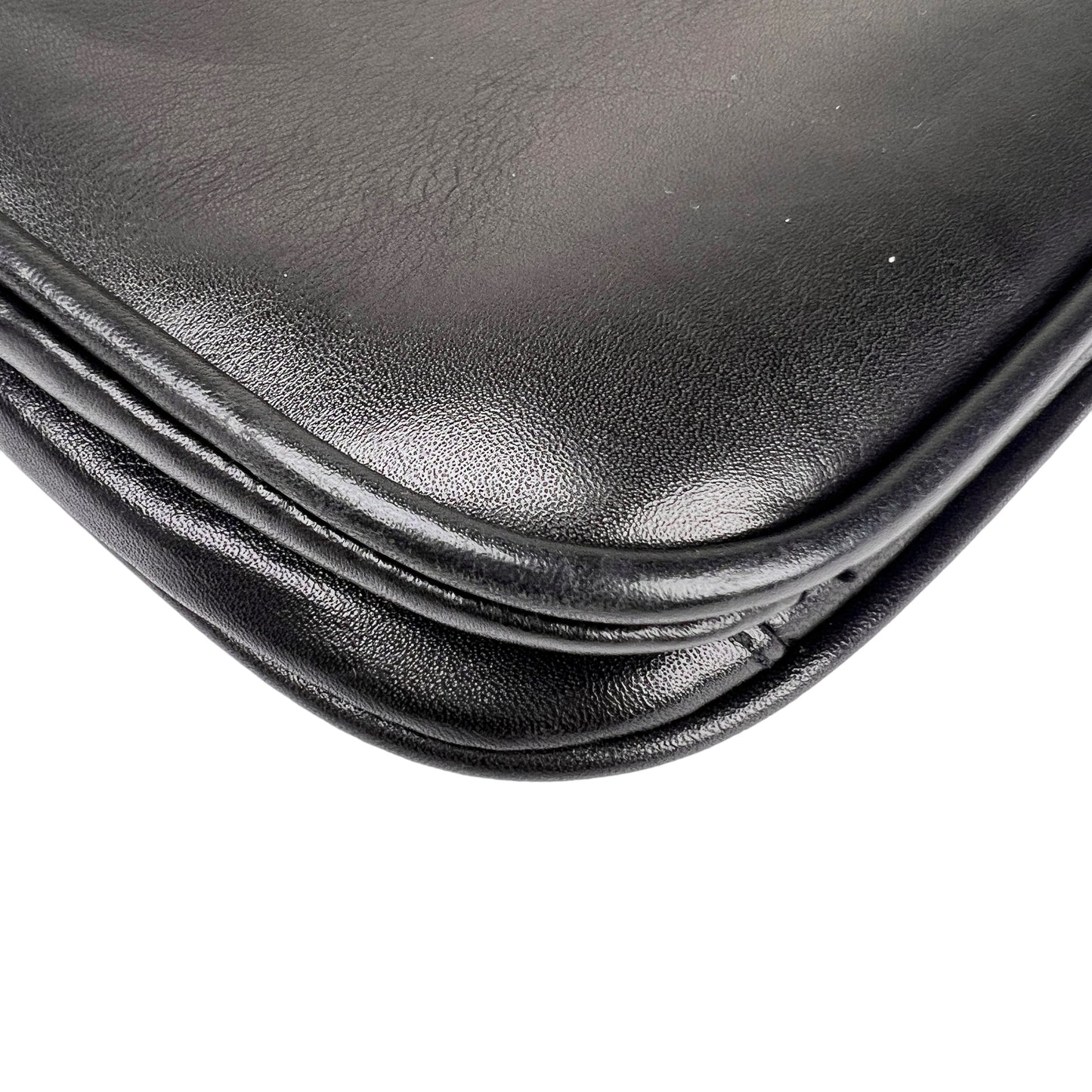 Chanel Black Shoulder Bags A-16609