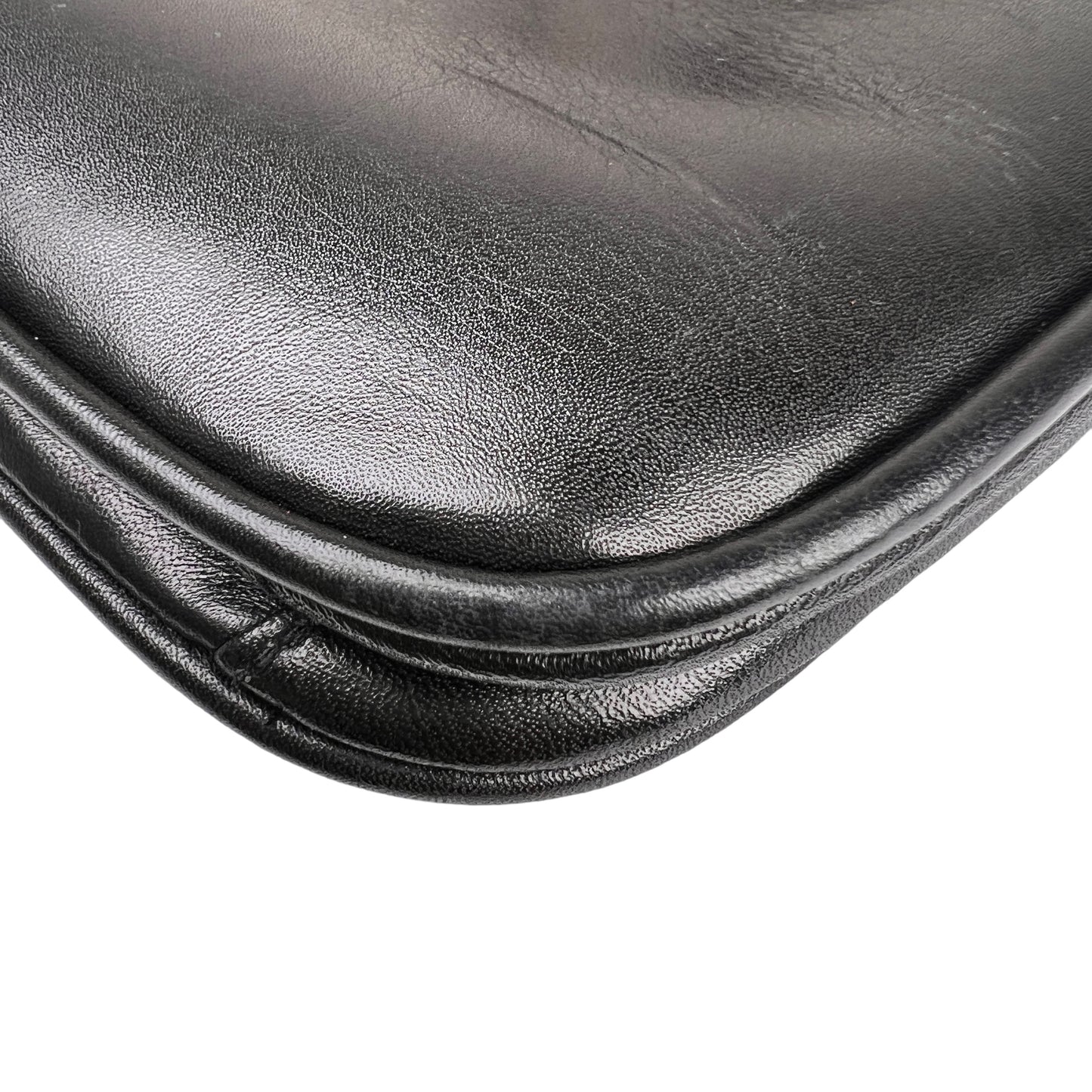 Chanel Black Shoulder Bags A-16609