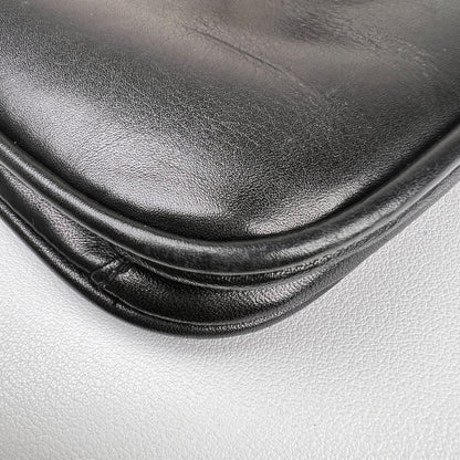 Chanel Black Shoulder Bags A-16609