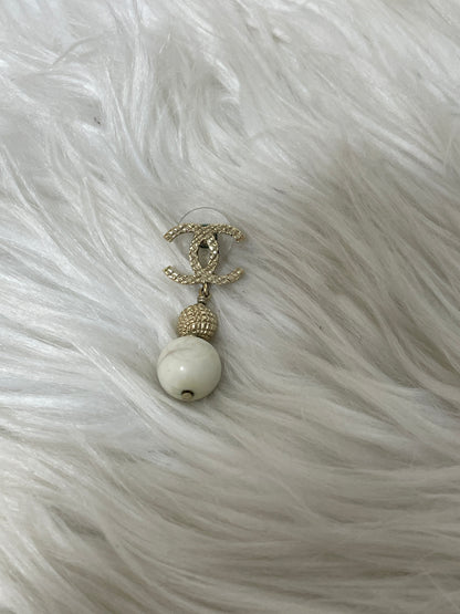 Chanel Gold Earrings A-16638
