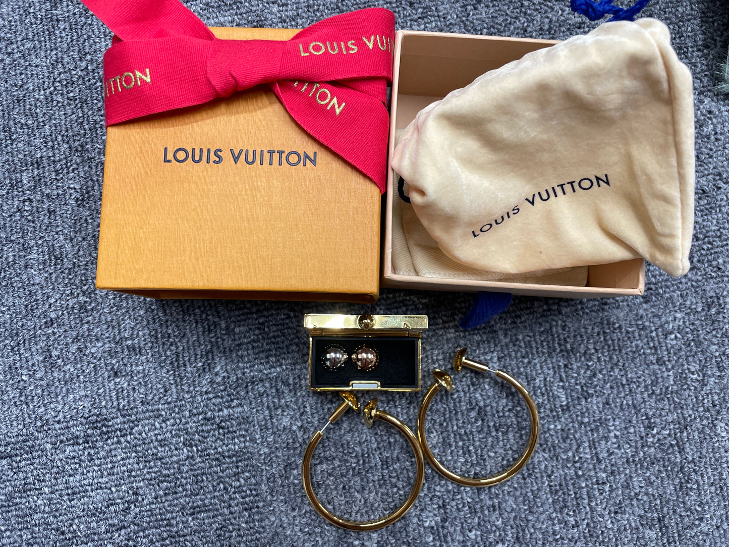 Louis Vuitton Gold Earrings A-16653
