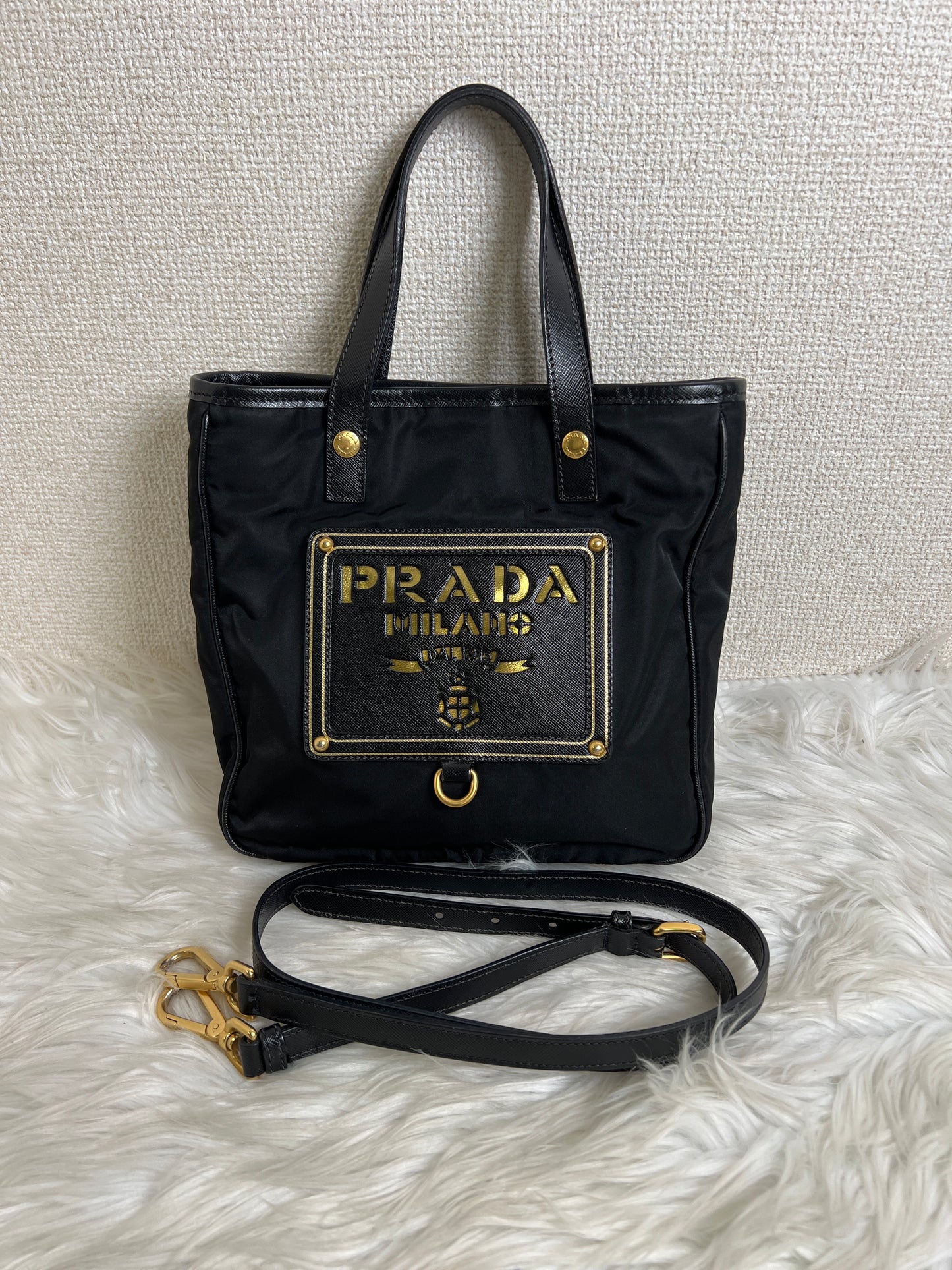 Prada Black Tote Bags A-16658