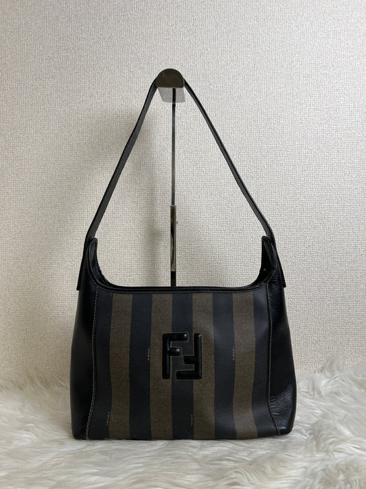 Fendi Black Shoulder Bags A-16660