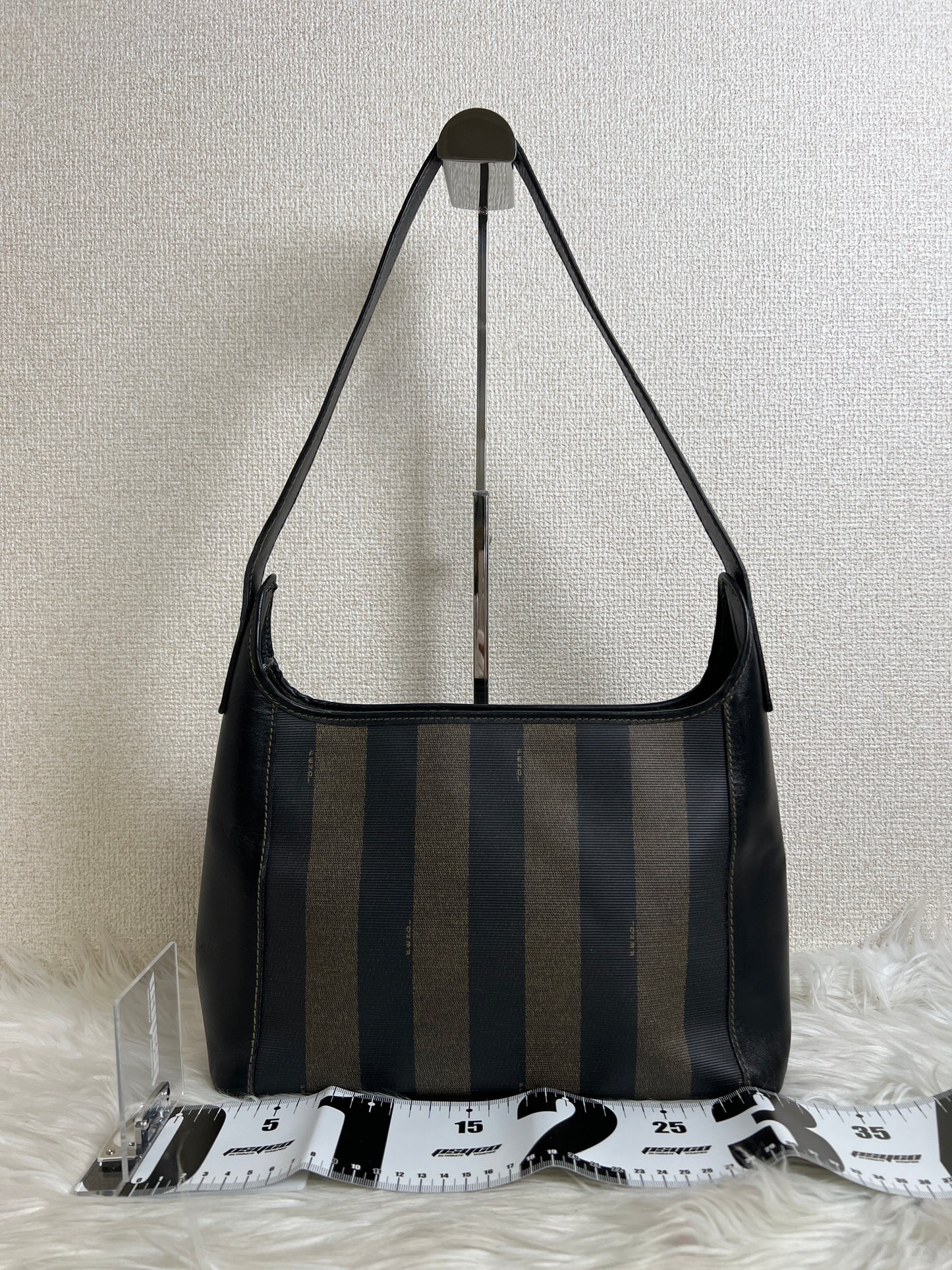 Fendi Black Shoulder Bags A-16660