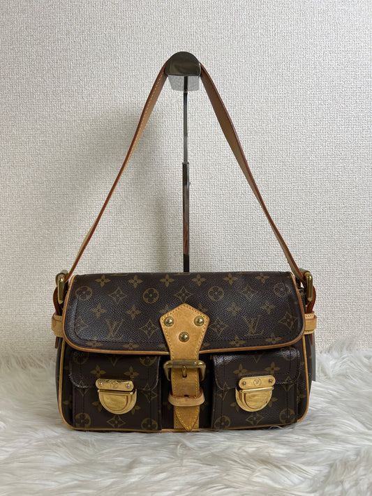 Louis Vuitton Brown Shoulder Bags A-16661