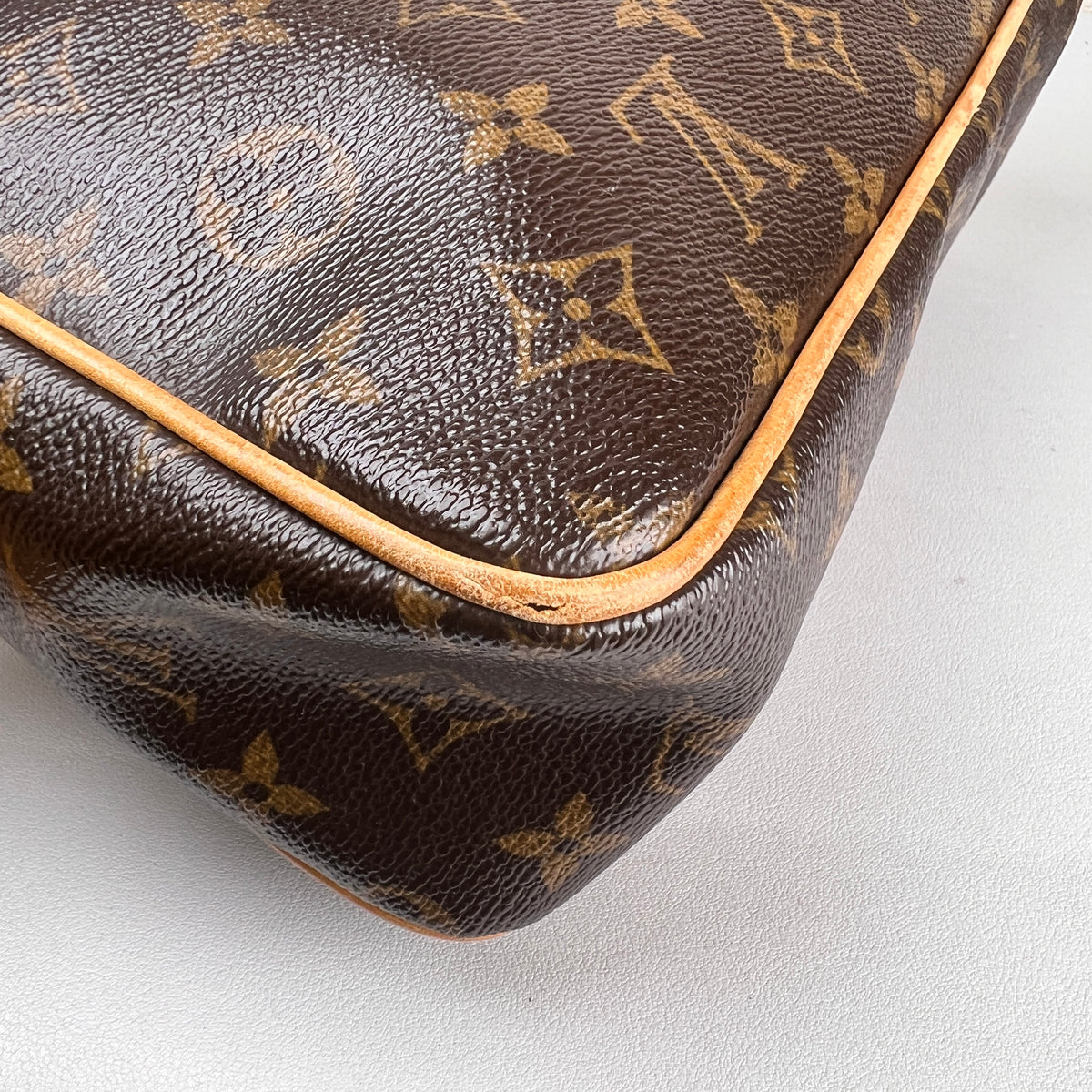 Louis Vuitton Brown Shoulder Bags A-16661