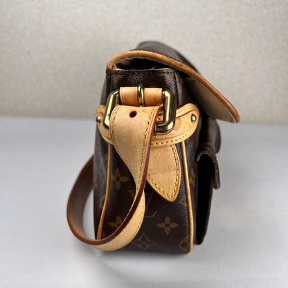 Louis Vuitton Brown Shoulder Bags A-16661
