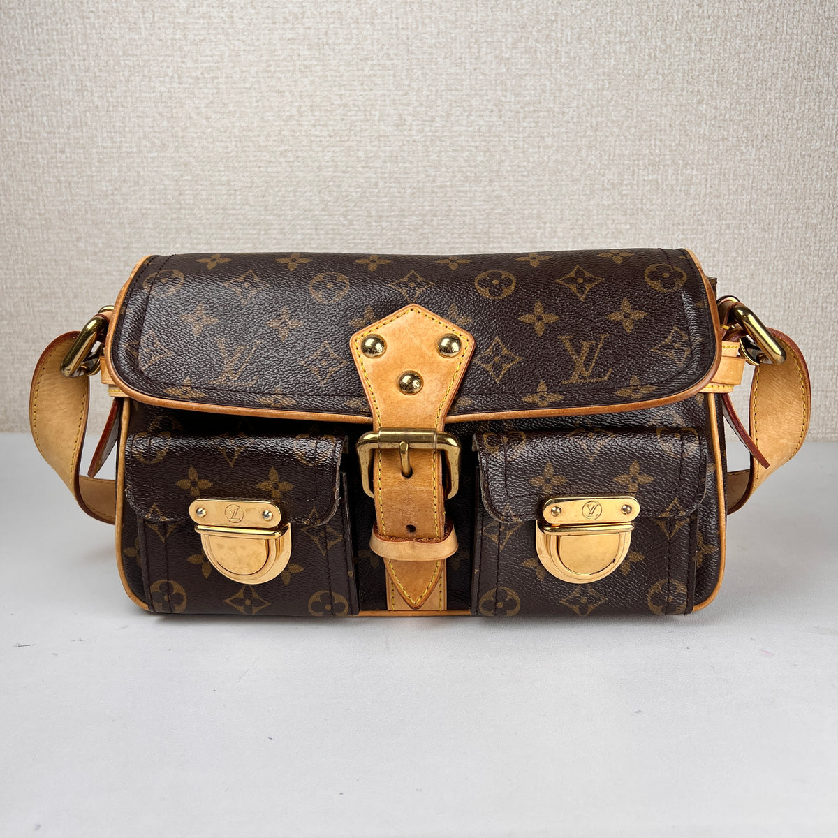 Louis Vuitton Brown Shoulder Bags A-16661
