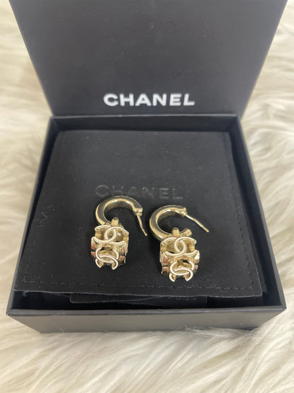 Chanel Gold Earrings A-16678