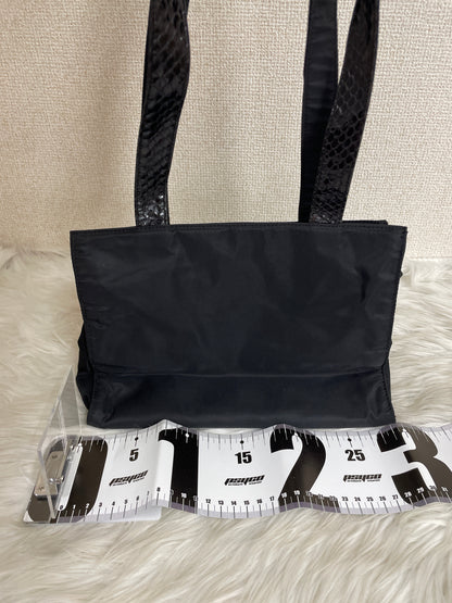 Prada Black Tote Bags A-16720