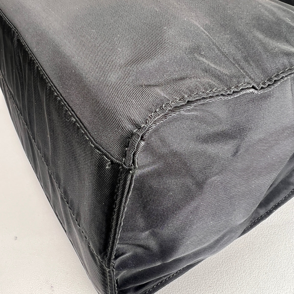 Prada Black Tote Bags A-16720