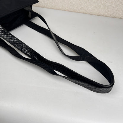 Prada Black Tote Bags A-16720