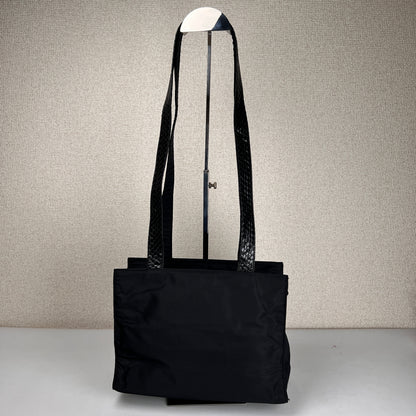 Prada Black Tote Bags A-16720