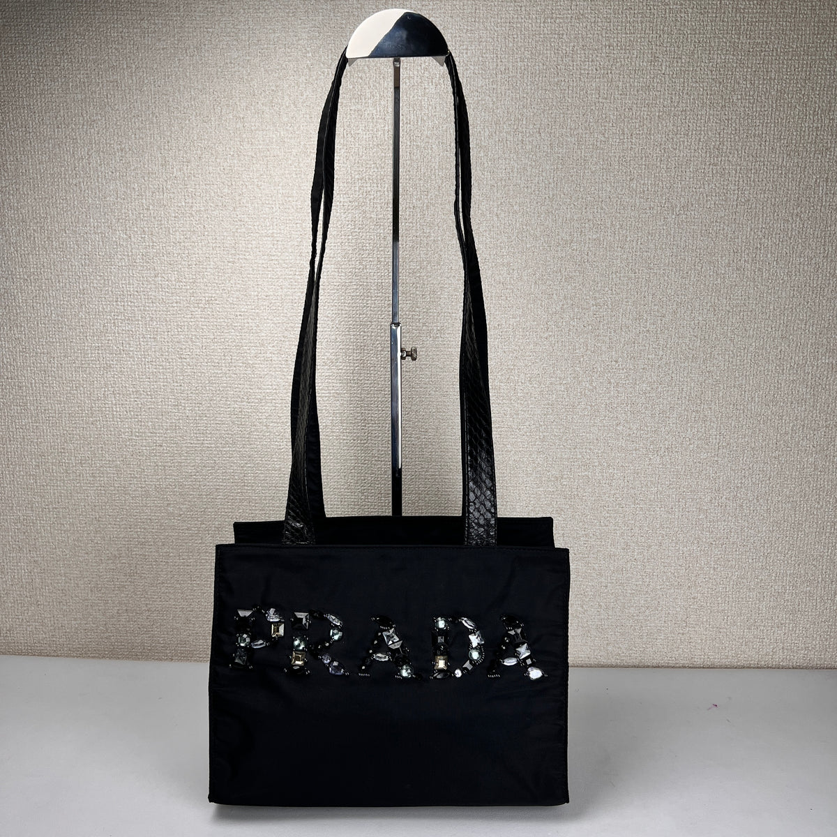 Prada Black Tote Bags A-16720