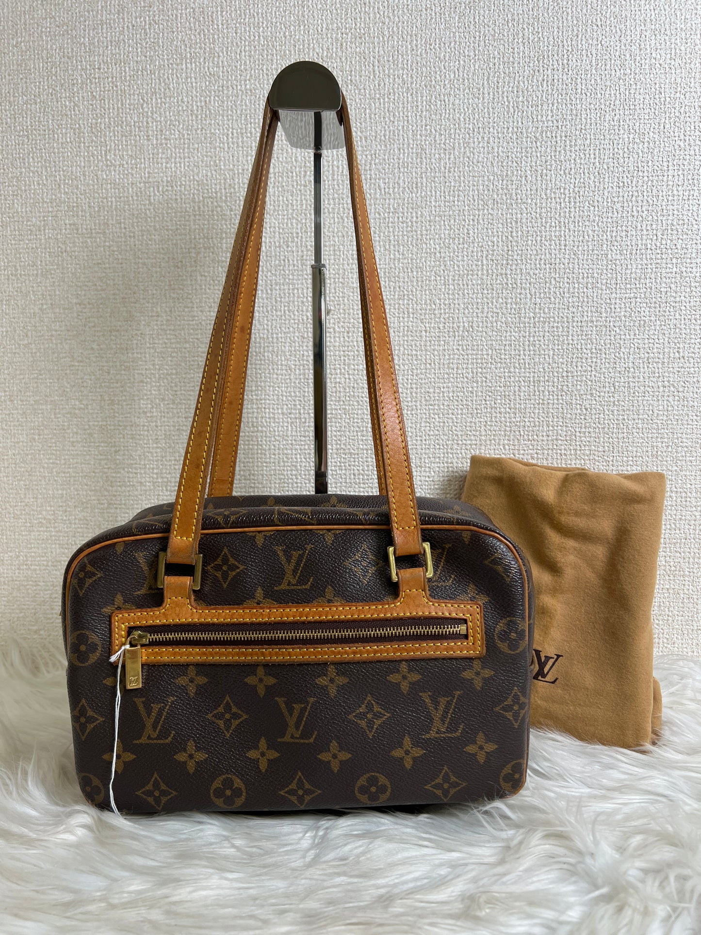 Louis Vuitton Brown Handle Bags A-16729