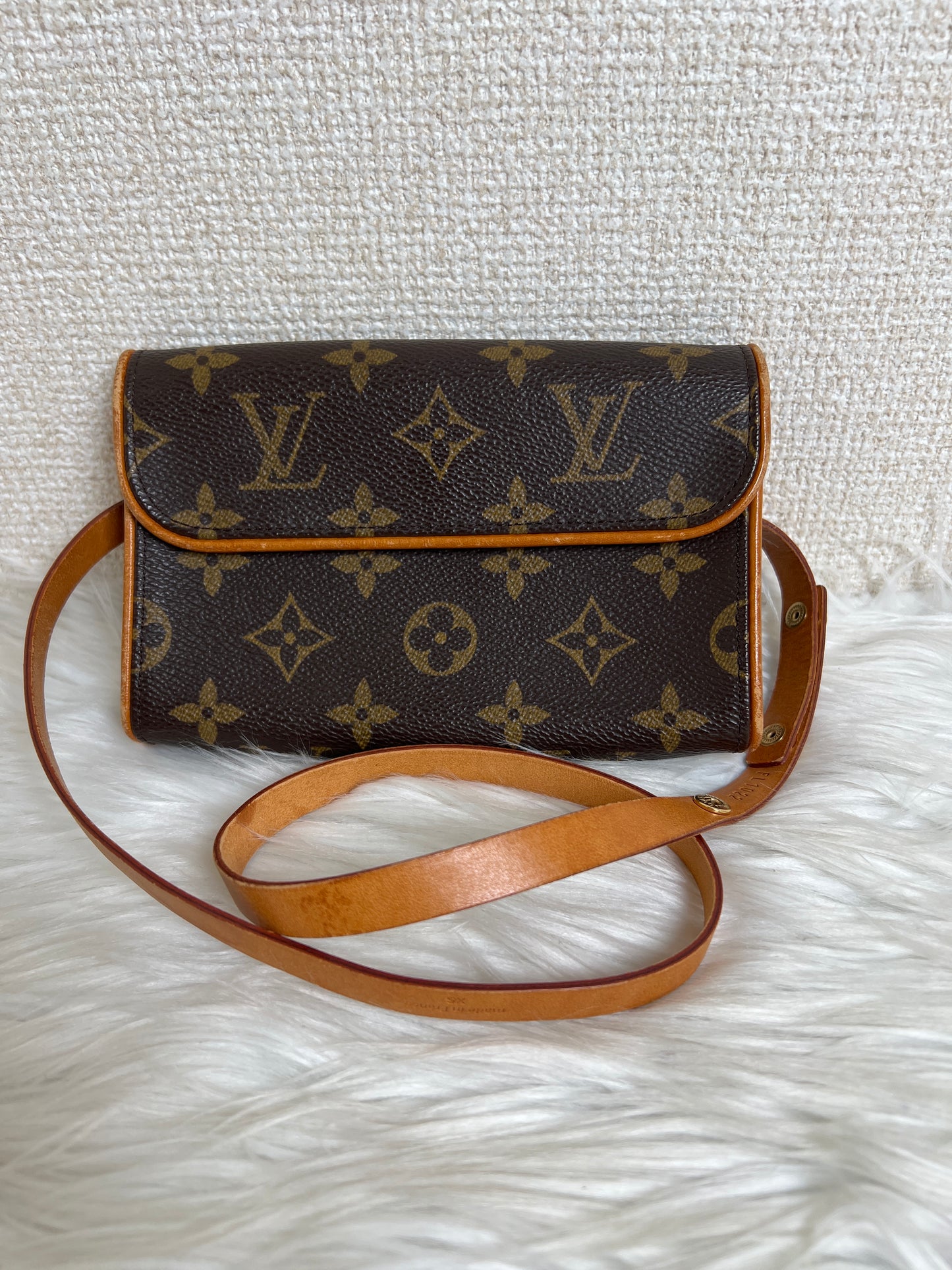 Louis Vuitton Brown Shoulder Bags A-16745