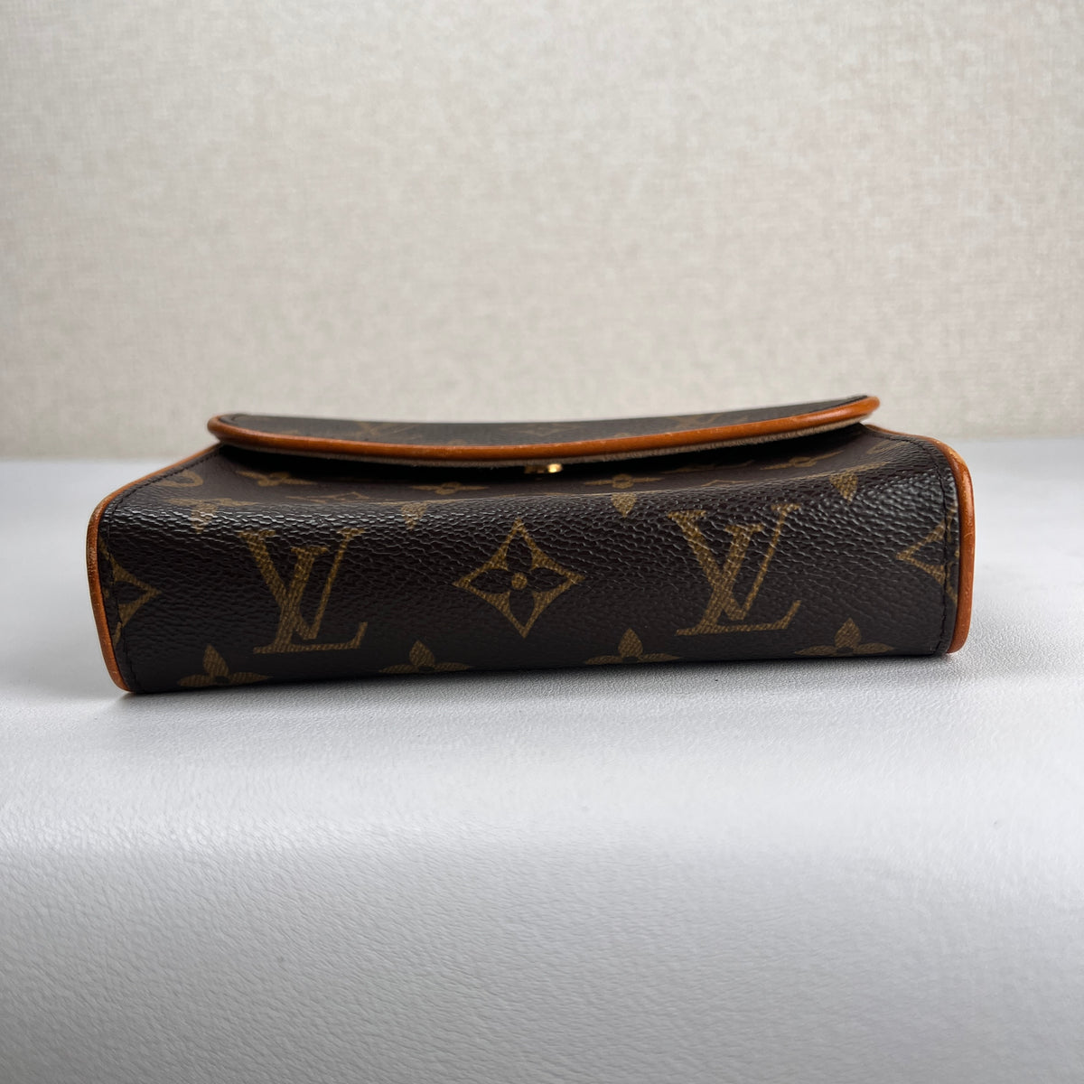 Louis Vuitton Brown Shoulder Bags A-16745