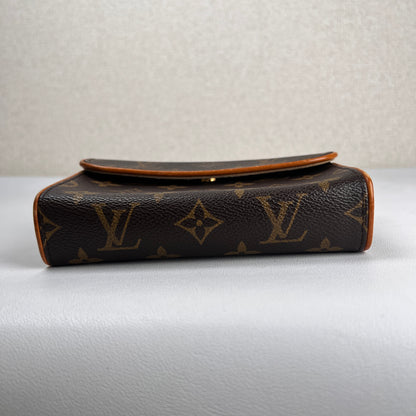 Louis Vuitton Brown Shoulder Bags A-16745