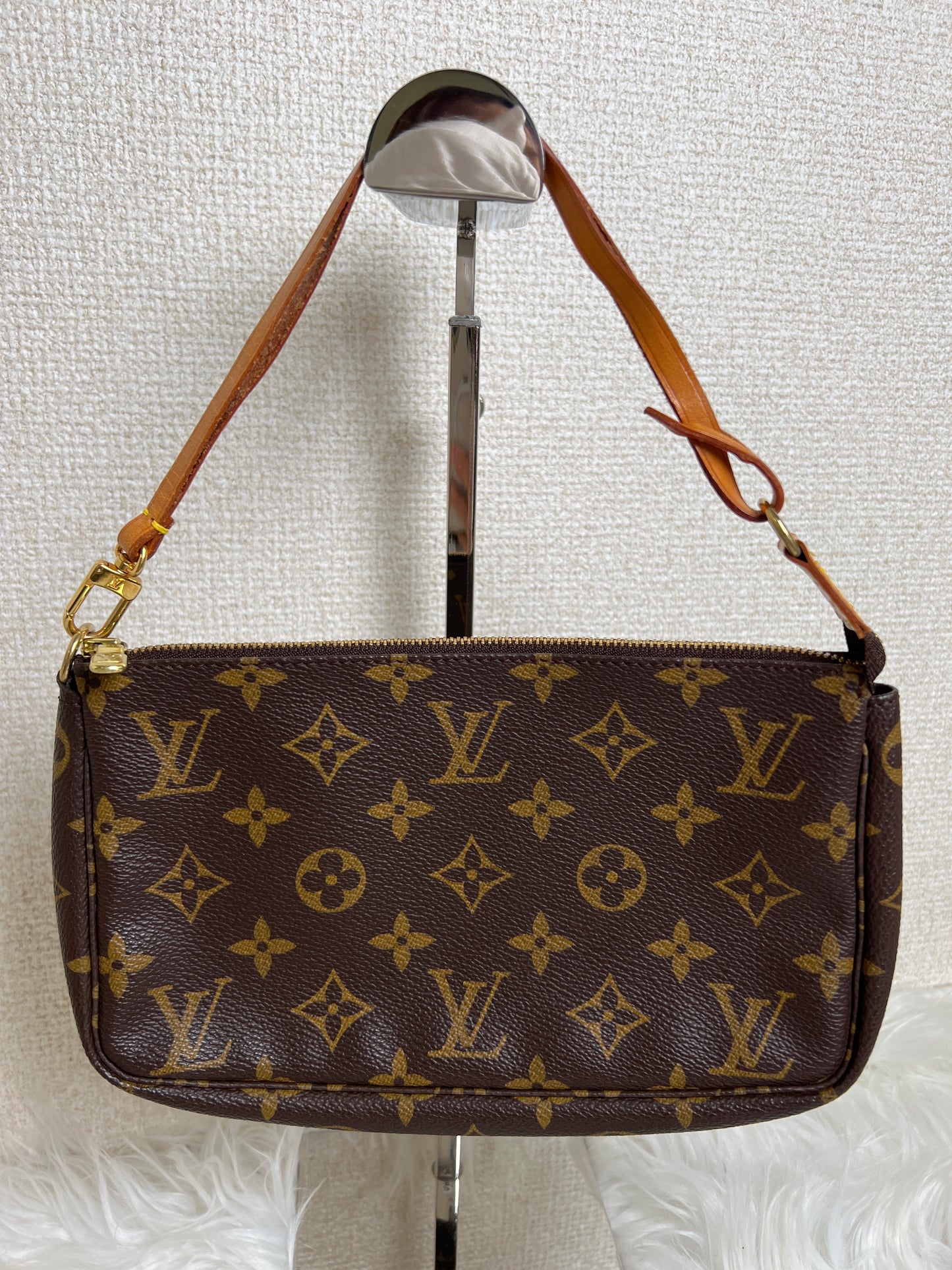 Louis Vuitton Brown Pouches A-16752