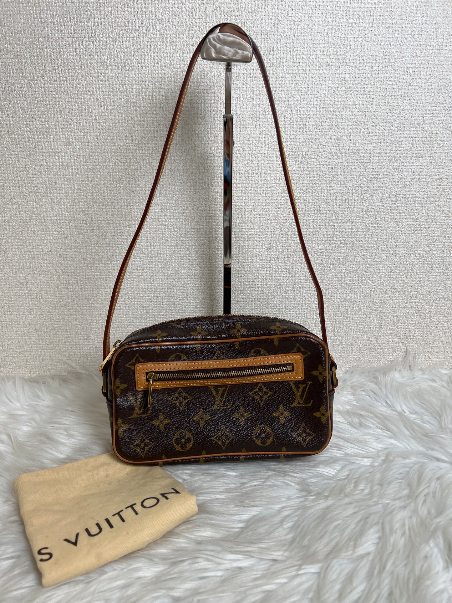 Louis Vuitton Brown Handle Bags A-16787