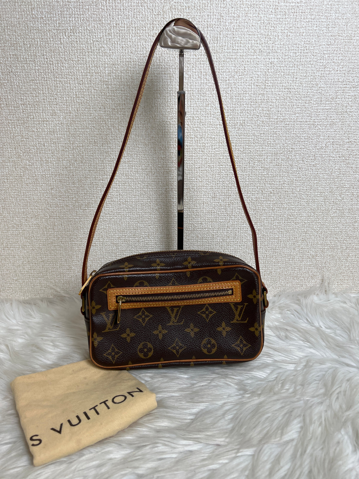 Louis Vuitton Brown Handle Bags A-16787